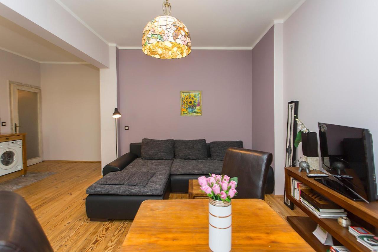 Colorful 2Bdr Apartment In The City Center Sofia Extérieur photo